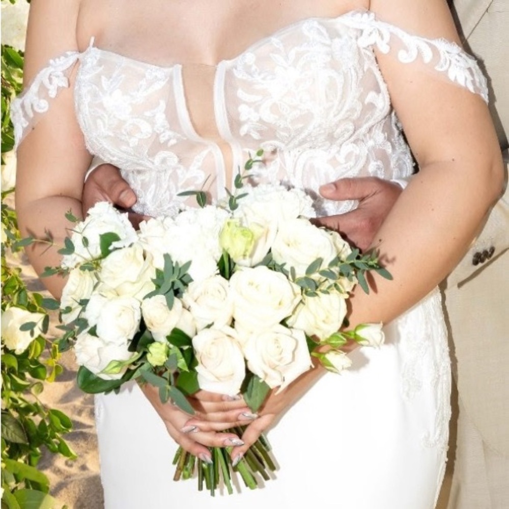 Madi Lane WHITTNEY Wedding Dress – Serene Collection | Size 14 | $2,200 Retail - Picture 6 of 16